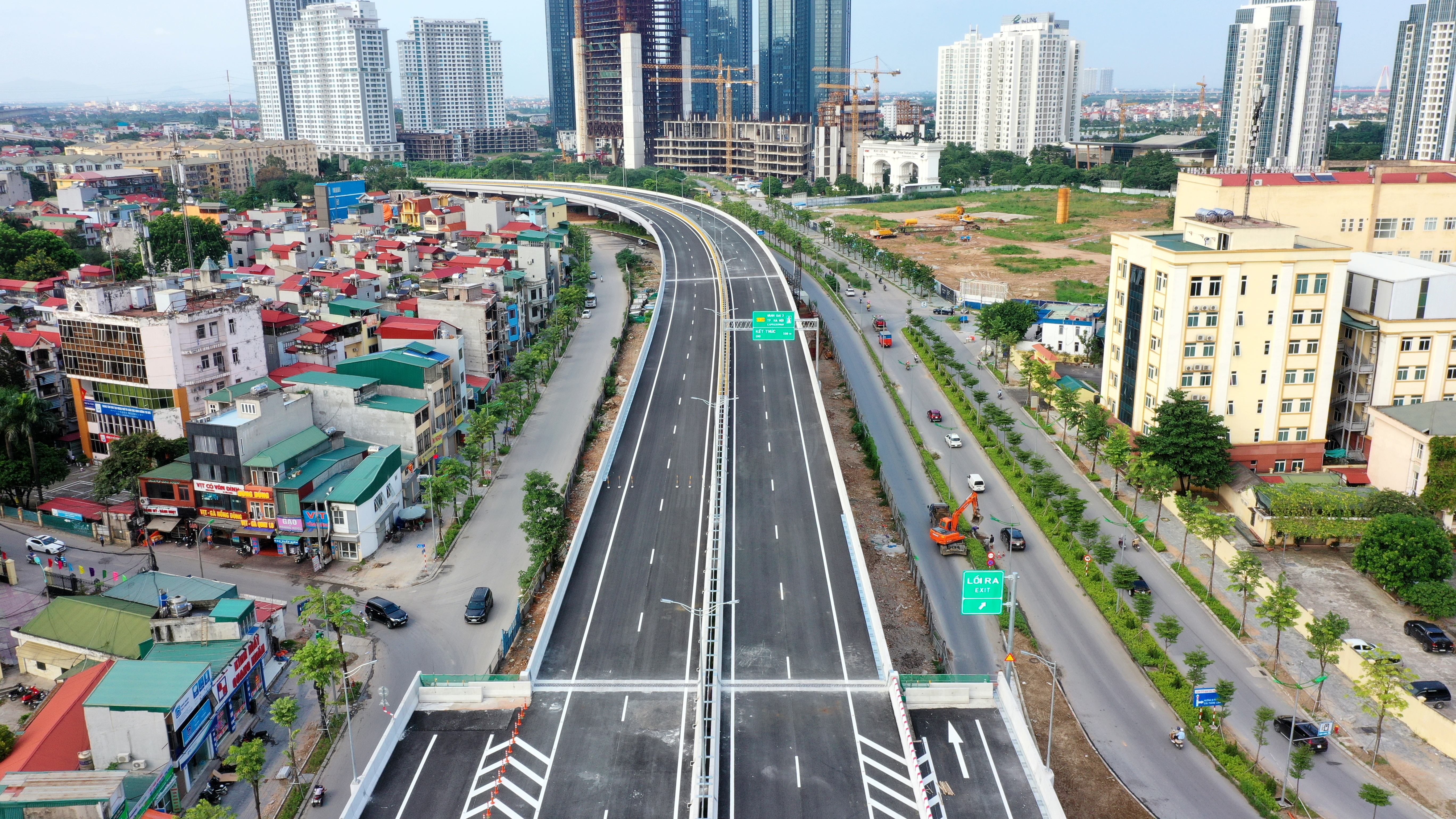 Cận cảnh đường trên cao 5.000 tỷ đồng đẹp nhất Hà Nội trước ngày thông xe - 4 Cận cảnh đường trên cao 5.000 tỷ đồng đẹp nhất Hà Nội trước ngày thông xe - 4