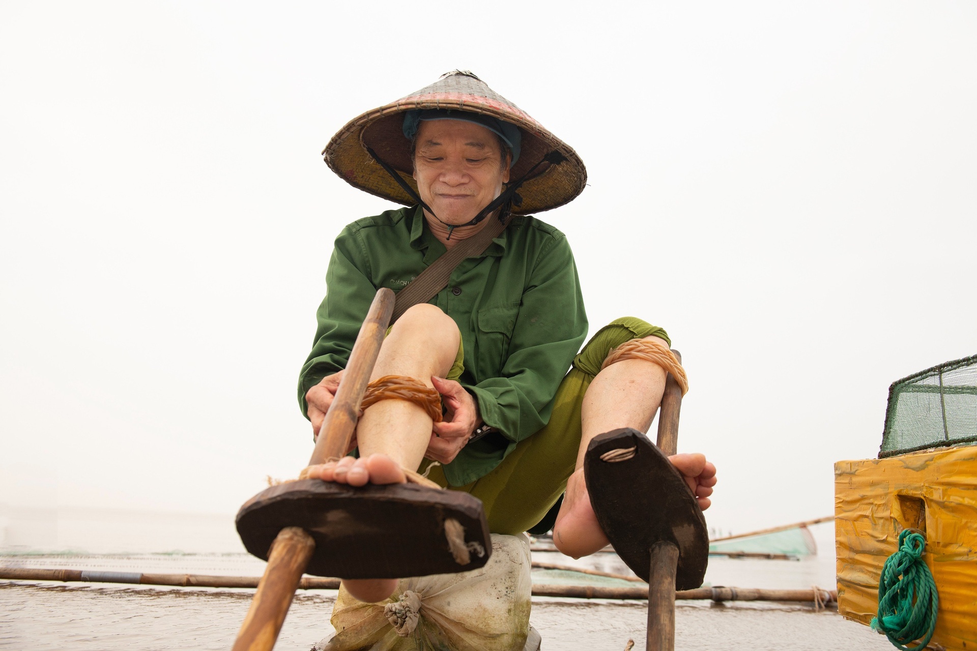 Ngư dân đi cà kheo, múa bale trên biển vô cực - 5 Ngư dân đi cà kheo, múa bale trên biển vô cực - 5