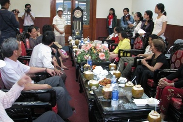 Vụ "bỗng dưng" nhiễm dioxin: 24 người tẩy độc trở về