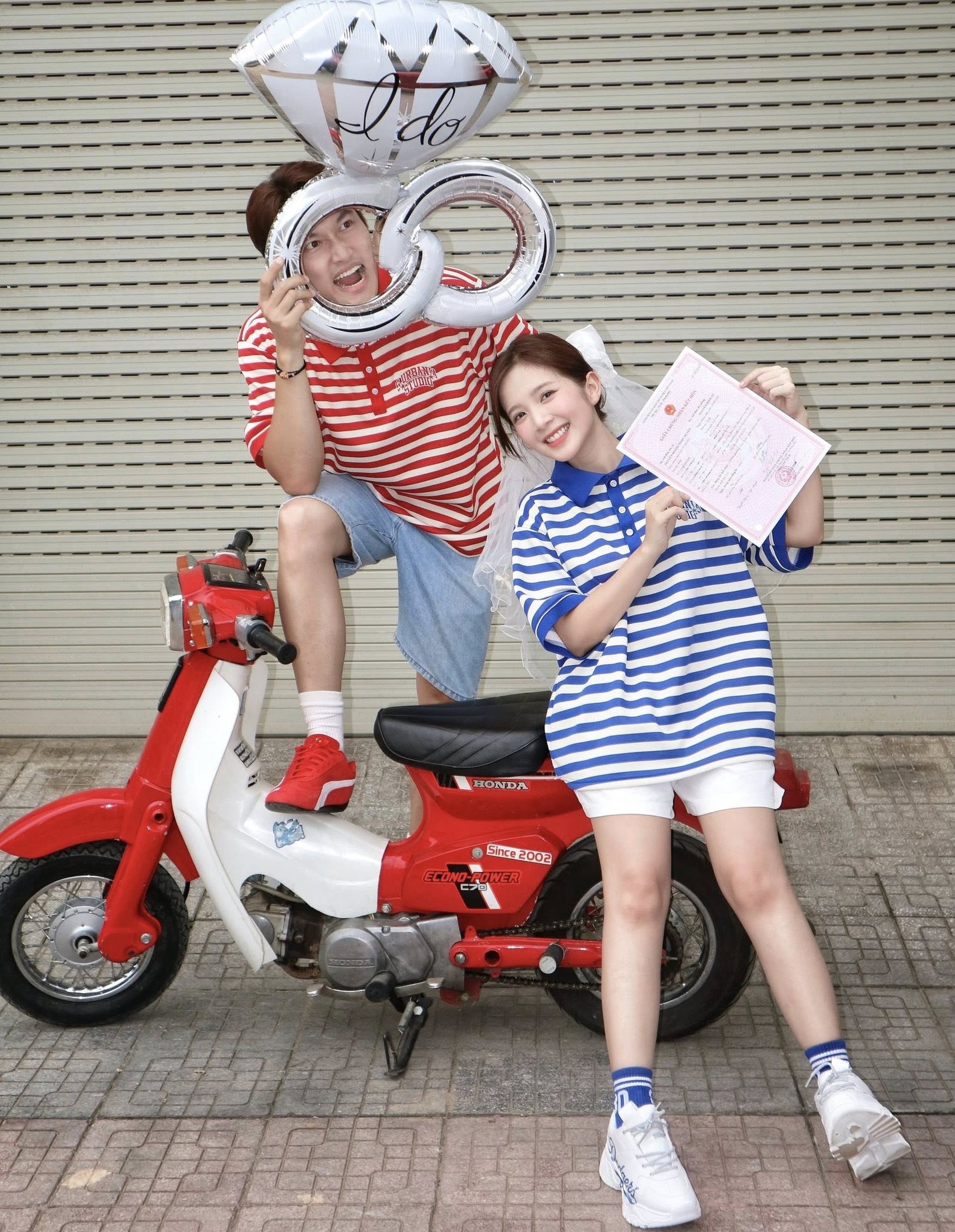 Đình Tú - Ngọc Huyền: Từ bí mật hẹn hò đến công khai đăng ký kết hôn - 8 Đình Tú - Ngọc Huyền: Từ bí mật hẹn hò đến công khai đăng ký kết hôn - 8