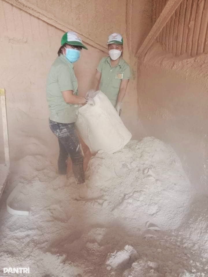 Xăng tăng, thực phẩm đội giá: Cú đánh bồi bóp nghẹt lao động nghèo TPHCM - 2 Xăng tăng, thực phẩm đội giá: Cú đánh bồi bóp nghẹt lao động nghèo TPHCM - 2