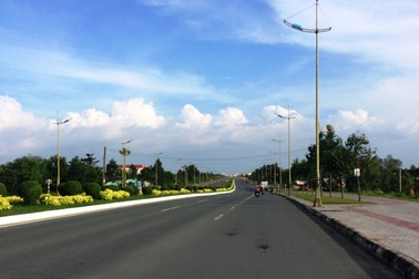 Mùng một Tết, nắng trải vàng những con phố vắng