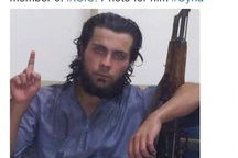 Tay súng IS “hành quyết chính mẹ ruột”