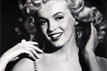 Rao bán phần mộ cạnh Marilyn Monroe 