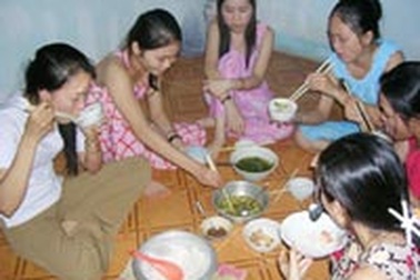 Thời buổi giá tăng, lương “tóp”