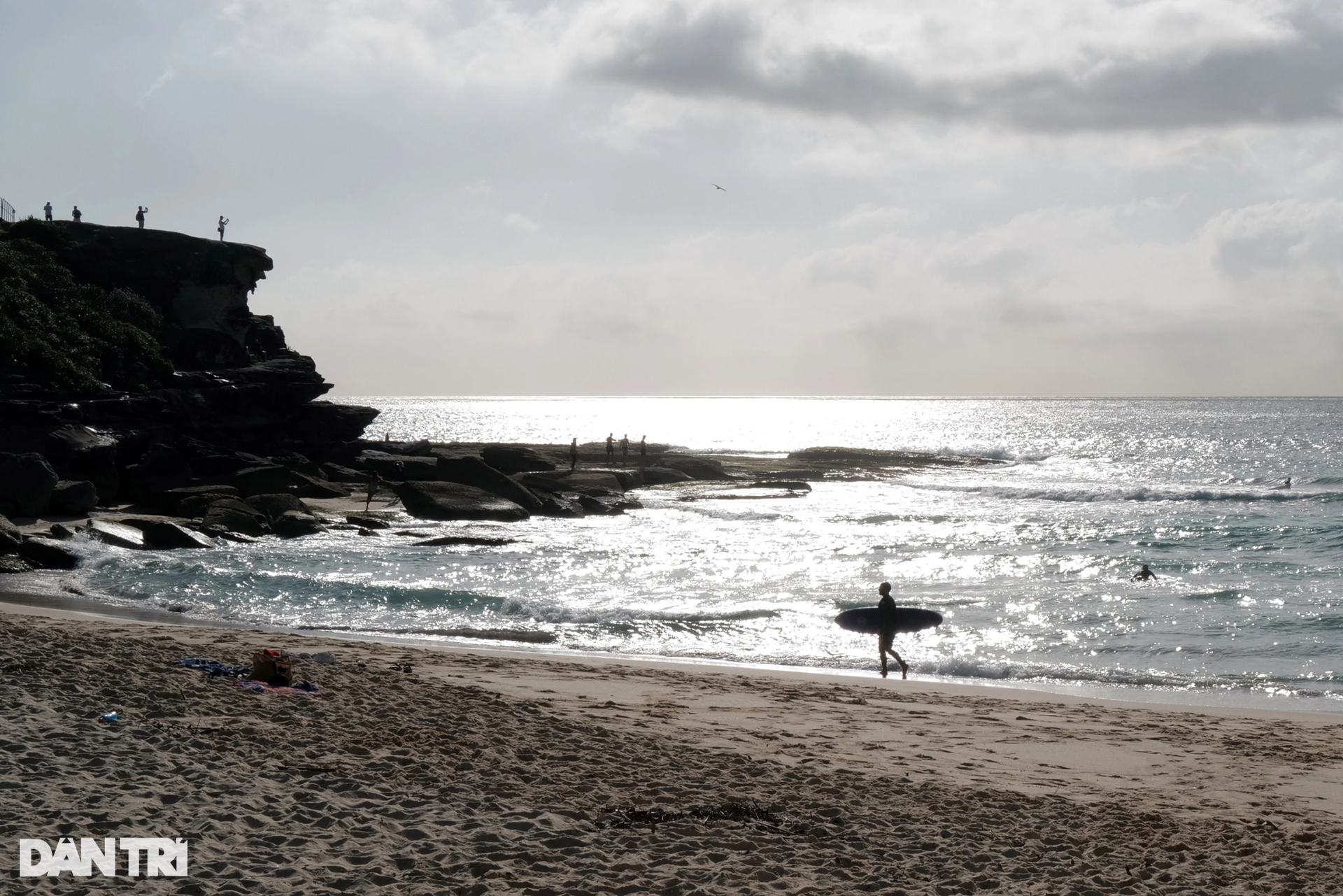 Tận hưởng bãi biển Bondi đẹp nhất nhì nước Úc khi ghé thăm Sydney - 6