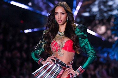 Nữ người mẫu Hà Lan có lối catwalk đầy quyến rũ và tự tin