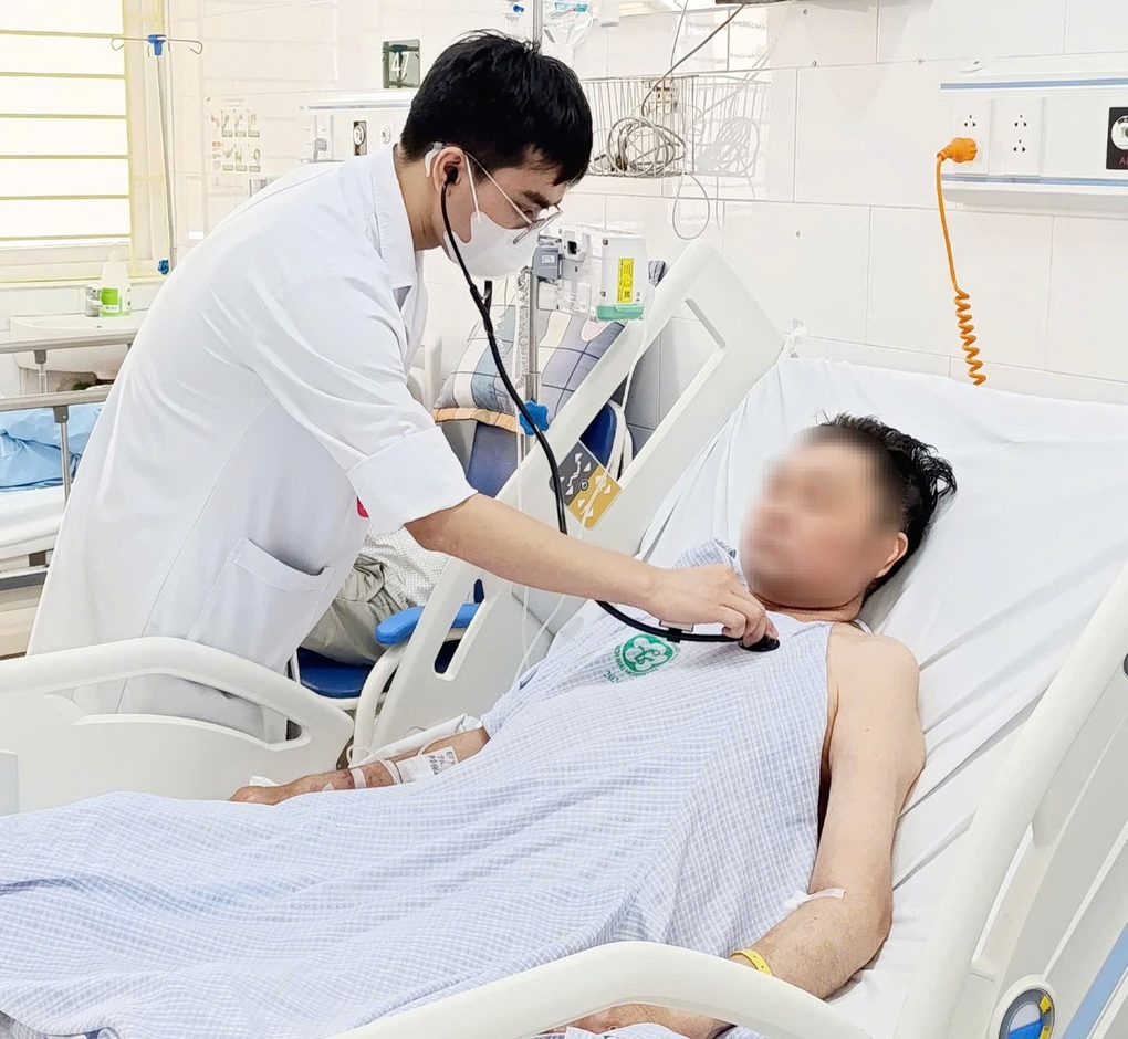 Từ vết đốt nhỏ khi đi tắm biển, người đàn ông thập tử nhất sinh - 2 Từ vết đốt nhỏ khi đi tắm biển, người đàn ông thập tử nhất sinh - 2