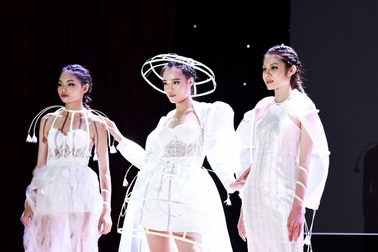 Sinh viên thiết kế "thời trang kỹ thuật số"