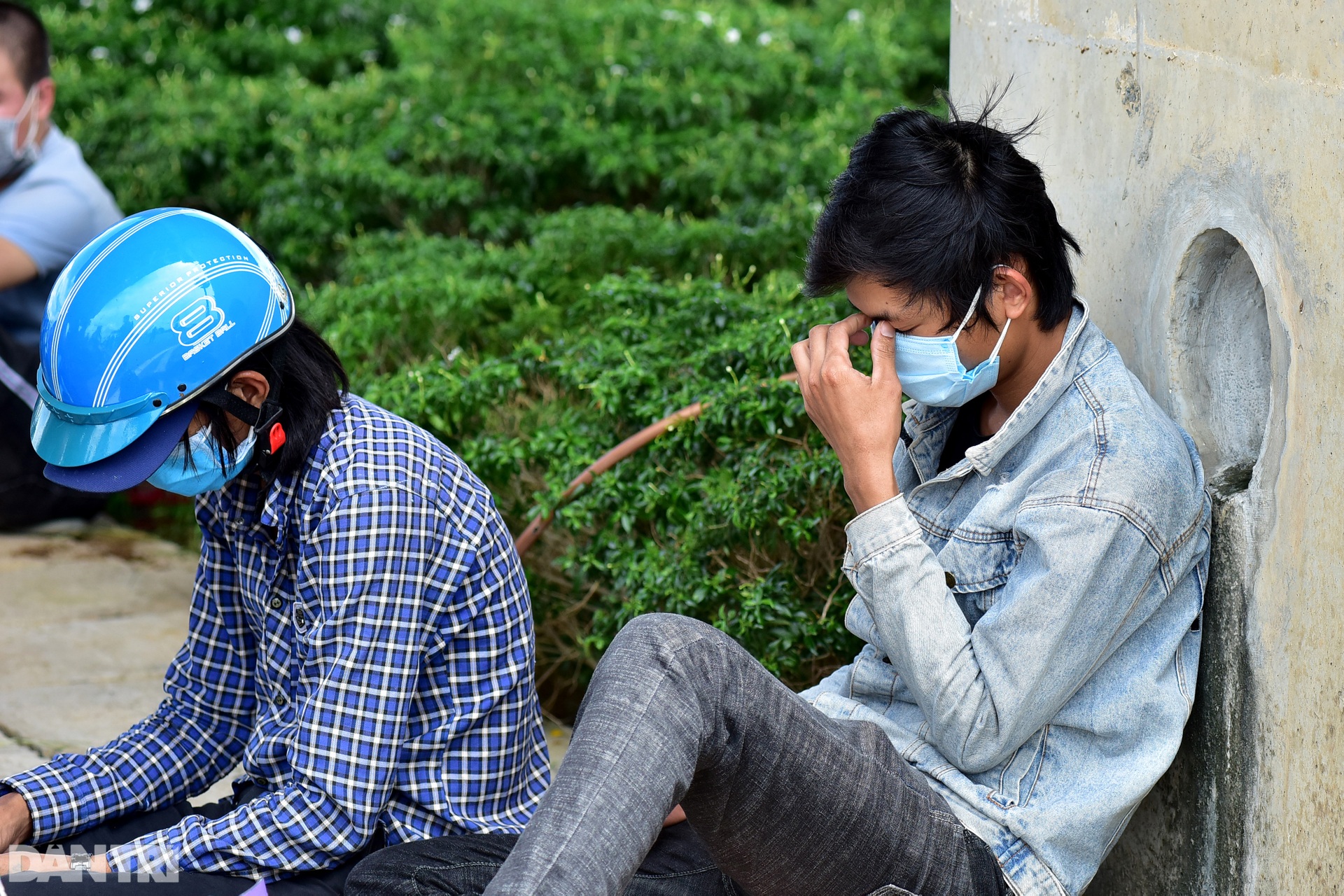 Lực lượng tuần tra dẫn đoàn người ở cửa ngõ định về quê quay trở lại TPHCM - 9 Lực lượng tuần tra dẫn đoàn người ở cửa ngõ định về quê quay trở lại TPHCM - 9