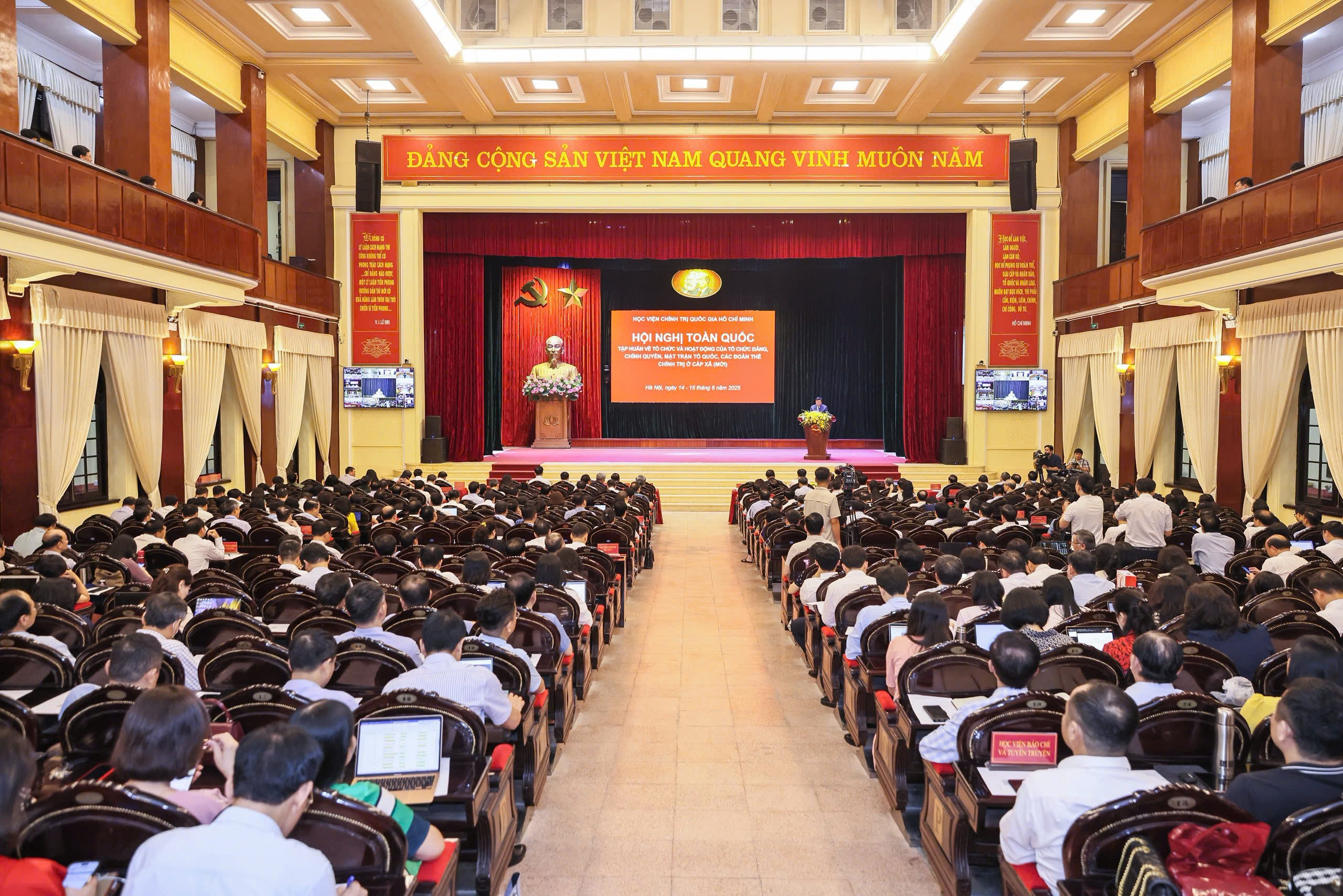 Bộ trưởng Nội vụ: Mỗi cấp chính quyền đều là trung tâm kiến tạo phát triển - 1 Bộ trưởng Nội vụ: Mỗi cấp chính quyền đều là trung tâm kiến tạo phát triển