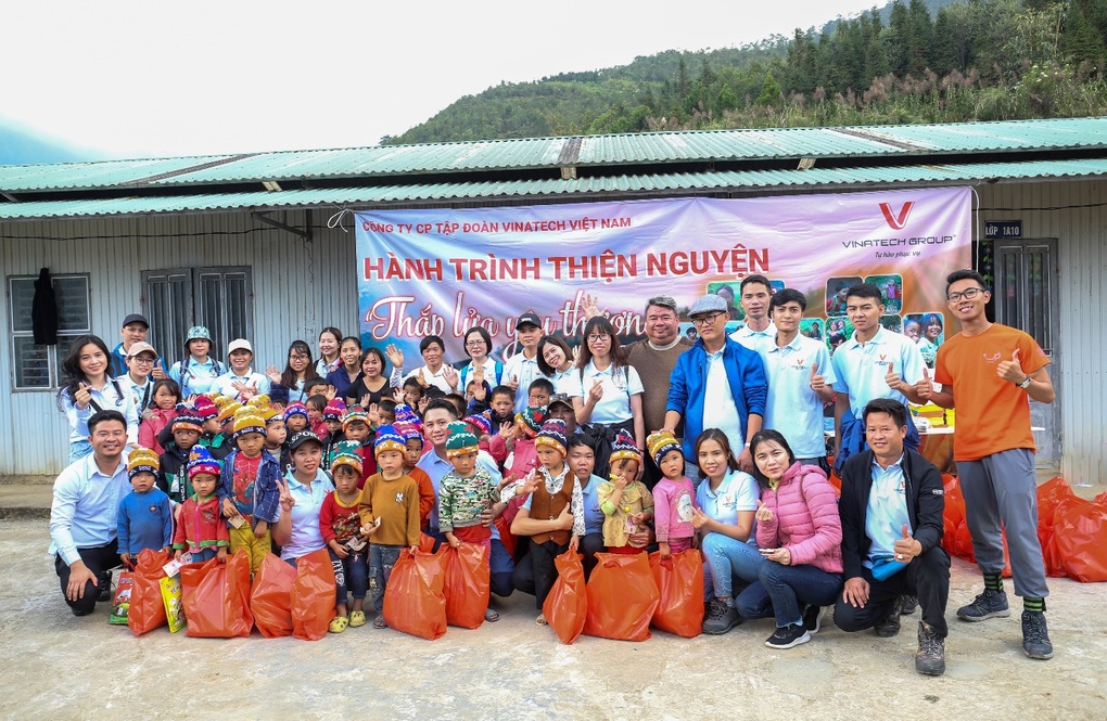 Vinatech Group - Thắp lửa yêu thương cùng học sinh vùng cao - 5 Vinatech Group - Thắp lửa yêu thương cùng học sinh vùng cao - 5