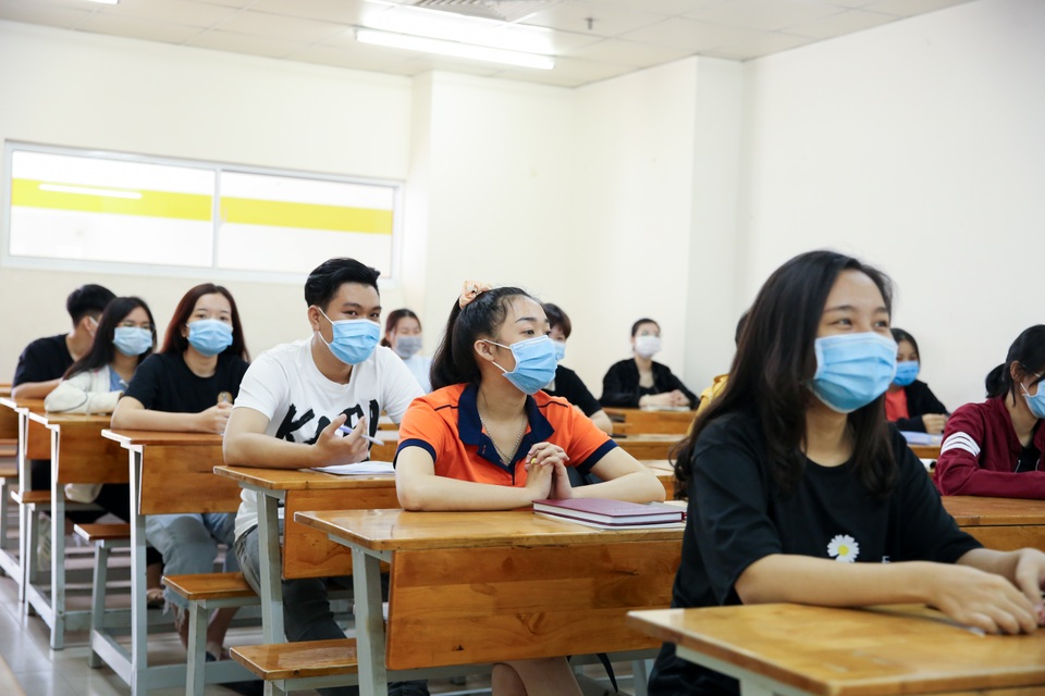 Hết nghỉ vì dịch Covid-19, 30.000 sinh viên ĐH Công nghệ TPHCM trở lại học - 5 Hết nghỉ vì dịch Covid-19, 30.000 sinh viên ĐH Công nghệ TPHCM trở lại học - 5