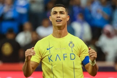 Ronaldo tỏ thái độ lạ sau khi trượt top 10 cầu thủ hay nhất thế giới
