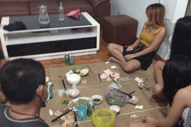 Được 3 nữ nhân viên nhà nghỉ mời nhậu, 2 người nam có thể mất 30 triệu đồng