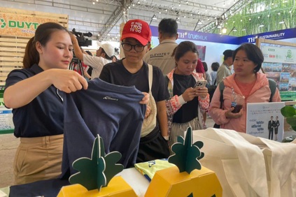 Sản phẩm tái chế hút giới trẻ tại Ngày hội Việt Nam Xanh
