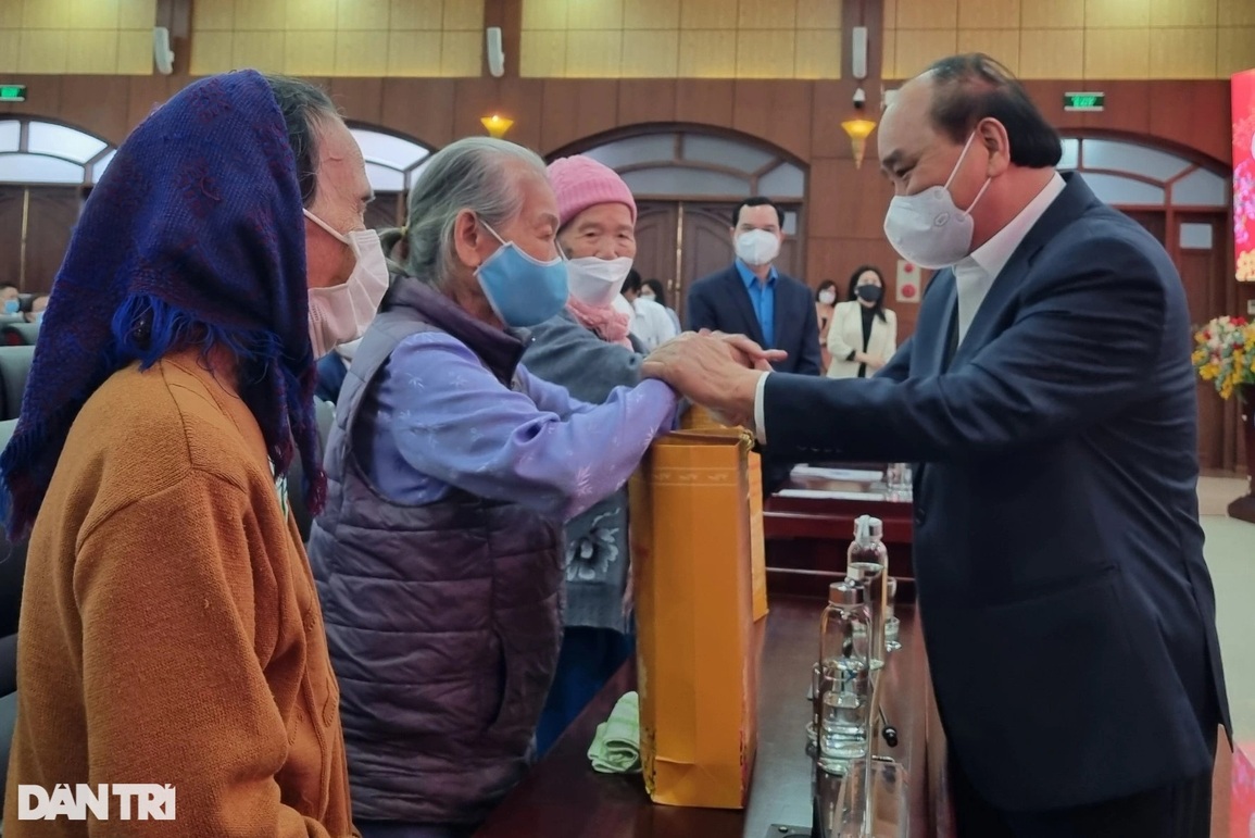 Chủ tịch nước tặng quà Tết người có công, người nghèo tại Đà Nẵng - 1 Chủ tịch nước tặng quà Tết người có công, người nghèo tại Đà Nẵng - 1