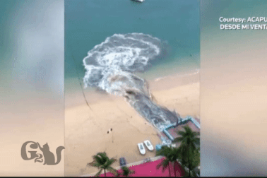 Dòng nước thải đen ngòm xả thẳng xuống biển, gây hoang mang dư luận