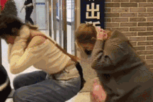 Giới trẻ đổ xô đến sở cảnh sát để... đóng giả tội phạm, chụp ảnh "sống ảo"