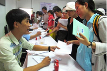 Đáp ứng điều kiện gì để chưa đủ tuổi hưu nhưng vẫn nhận bảo hiểm thất nghiệp