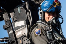 Ảnh phi công F-15 Mỹ đeo phù hiệu không quân Nga gây xôn xao