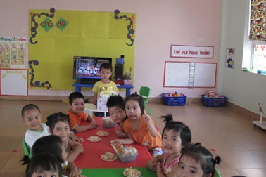 Theo dõi sức khỏe học sinh mầm non, kịp thời phát hiện tay chân miệng