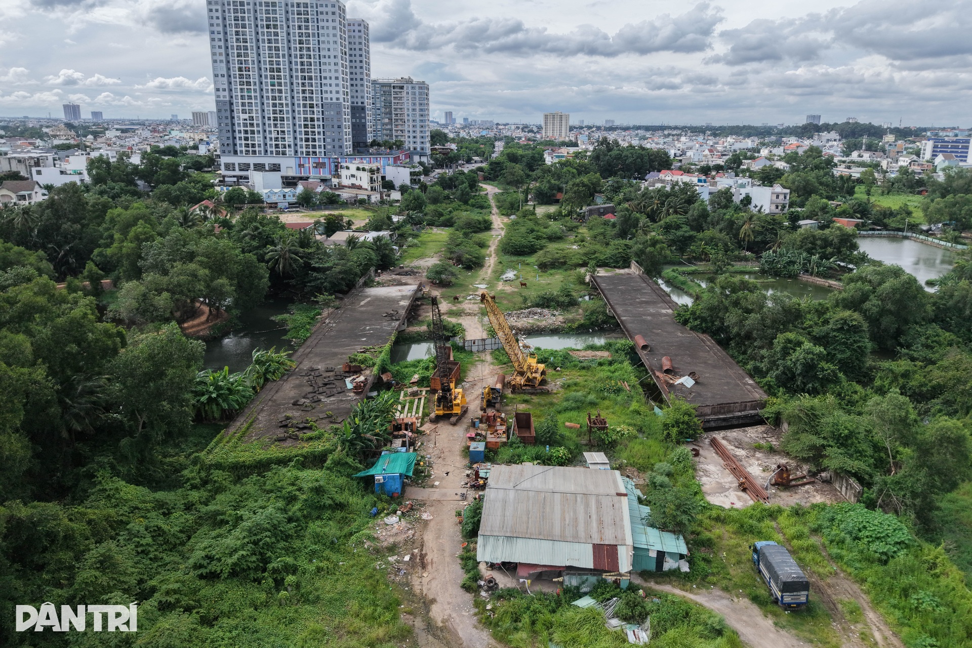 Hiện trạng vành đai 2 TPHCM xuống cấp sau 5 năm tạm ngừng thi công - 1 Hiện trạng vành đai 2 TPHCM xuống cấp sau 5 năm tạm ngừng thi công - 1