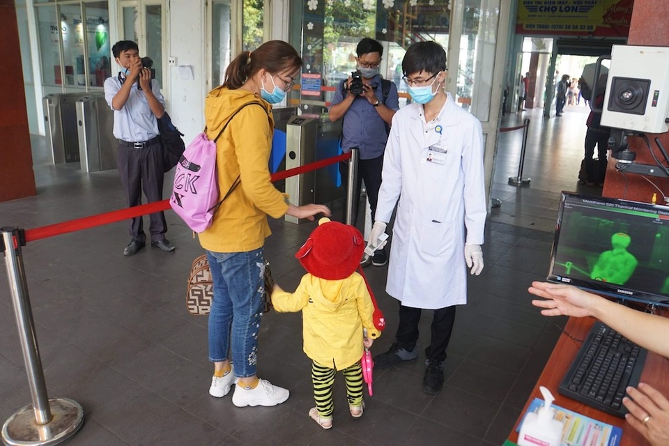 Lập chốt kiểm soát virus corona tại ga Sài Gòn - 1 Lập chốt kiểm soát virus corona tại ga Sài Gòn - 1
