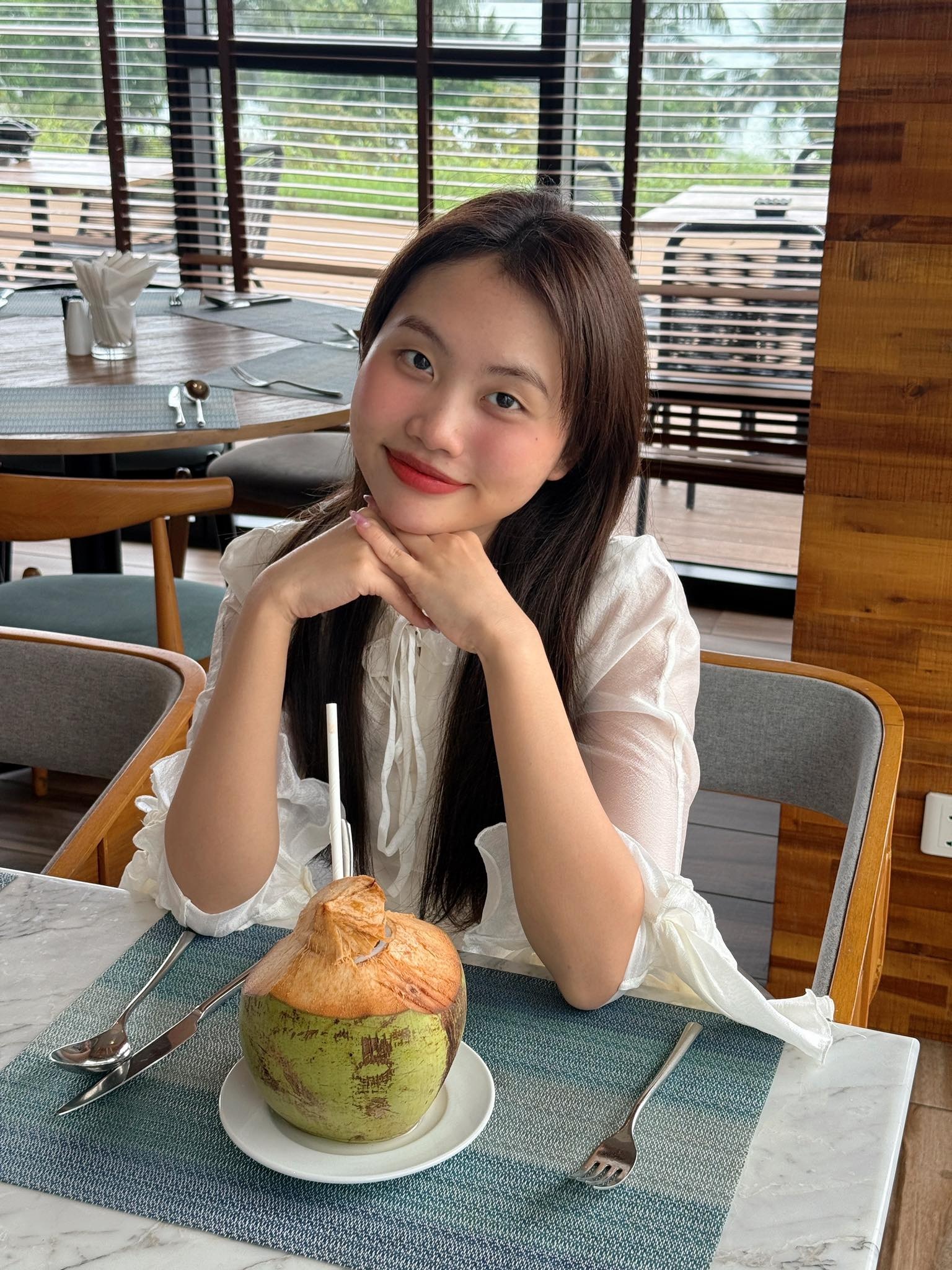 Phương Mỹ Chi: Quá khứ bị miệt thị ngoại hình, thay đổi ngoạn mục tuổi 22 - 8 Phương Mỹ Chi: Quá khứ bị miệt thị ngoại hình, thay đổi ngoạn mục tuổi 22 - 8