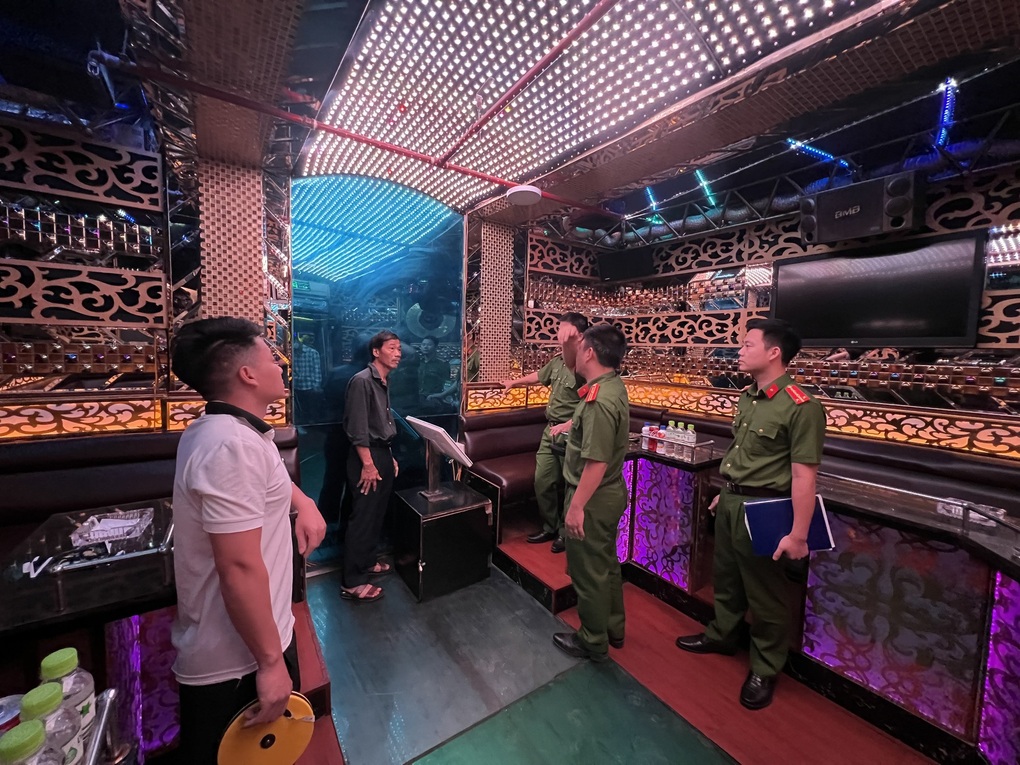 Hà Nội: Gỡ vướng cho các cơ sở kinh doanh karaoke - 1 Hà Nội: Gỡ vướng cho các cơ sở kinh doanh karaoke - 1