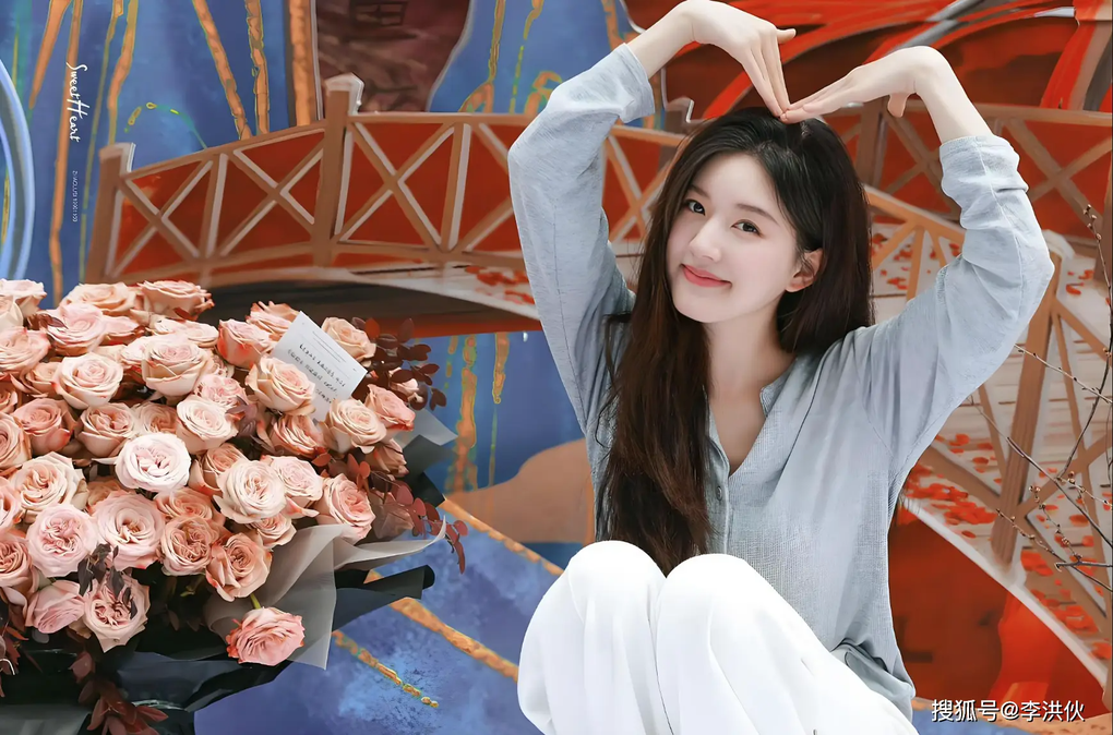 Triệu Lộ Tư muốn rời showbiz, mở quán ăn, sau khi tố bị công ty chèn ép - 3 Triệu Lộ Tư muốn rời showbiz, mở quán ăn, sau khi tố bị công ty chèn ép - 3