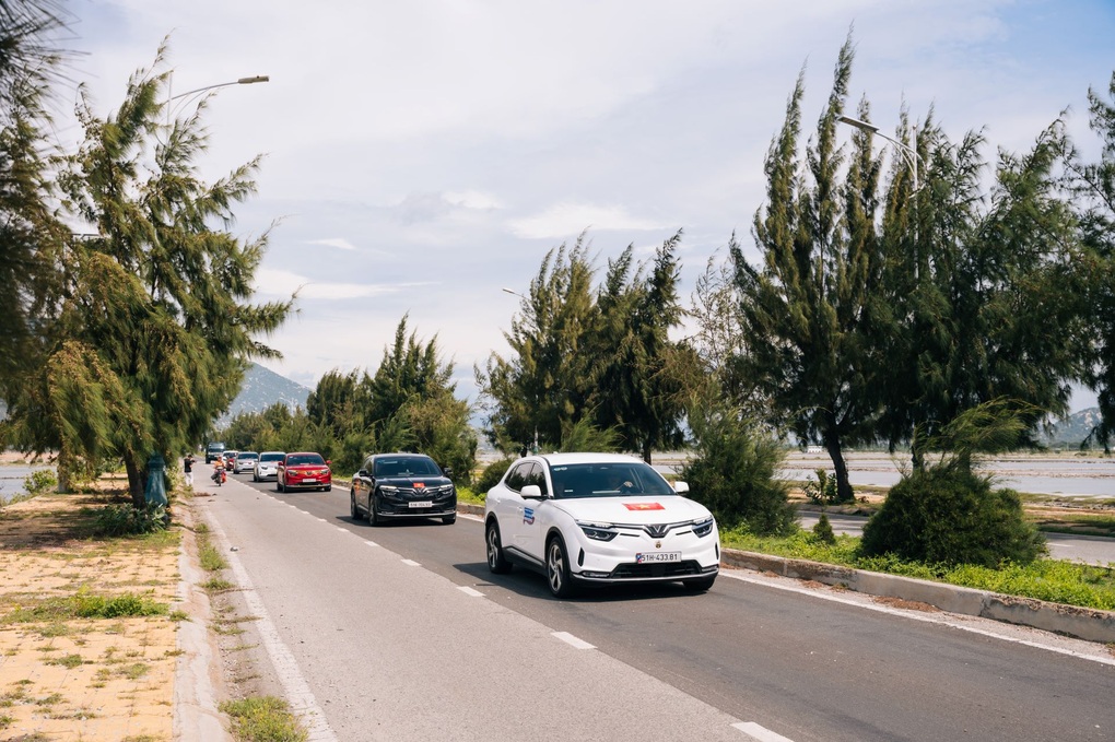 VinFast VF 8 ghi điểm ở phân khúc SUV 1 tỷ đồng - 2 VinFast VF 8 ghi điểm ở phân khúc SUV 1 tỷ đồng - 2