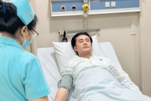 Diễn viên phim "Lật mặt 7" đứt hoàn toàn gân gót chân khi chơi pickleball