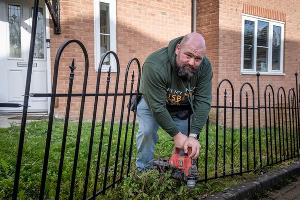 Người phụ nữ Anh kinh doanh dịch vụ cho thuê chồng - 2