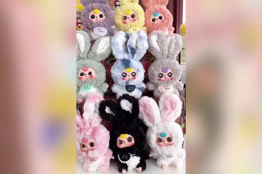 Trào lưu "đập hộp" Baby Three gây sốt không thua kém Labubu