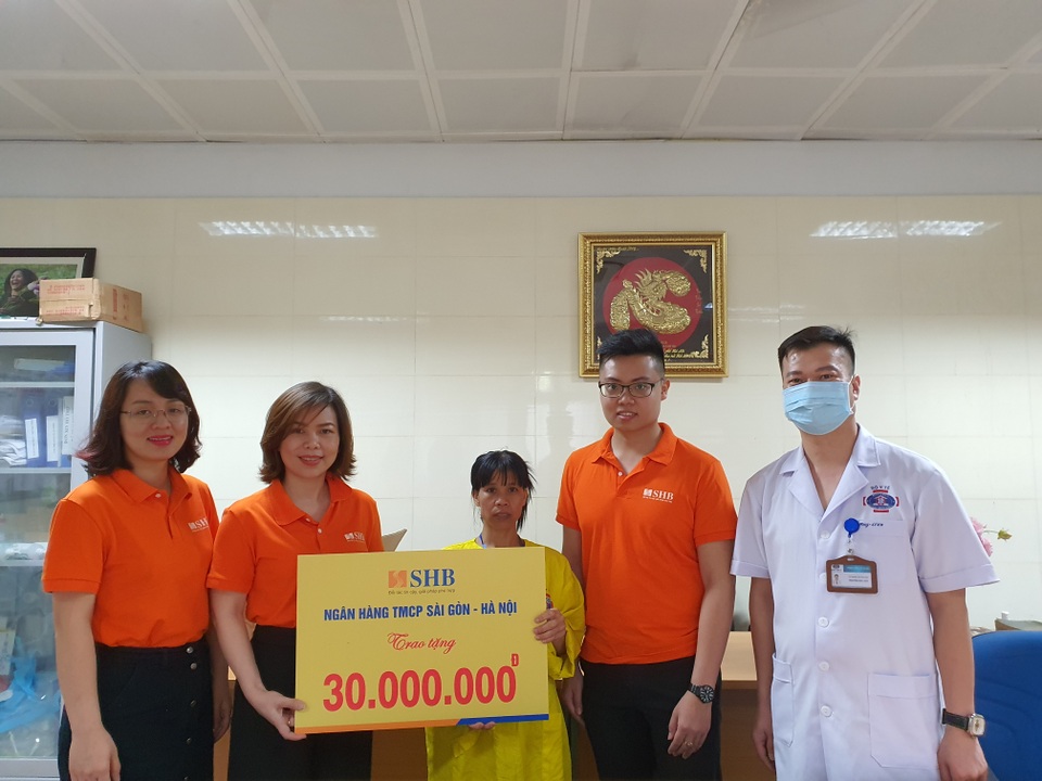 Bạn đọc Dân trí tiếp tục giúp đỡ góa phụ nghèo xin cứu con trai - 1 Bạn đọc Dân trí tiếp tục giúp đỡ góa phụ nghèo xin cứu con trai - 1