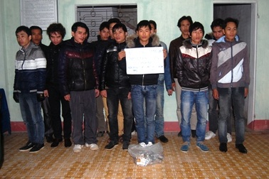 Đồn biên phòng Lạch Kèn vây ráp bắt 17 đối tượng đánh bạc 