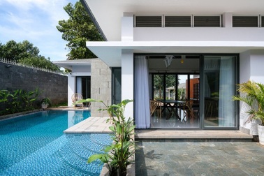 Biệt thự đóng kín cửa vẫn thừa ánh sáng nhờ độc chiêu thiết kế không ngờ