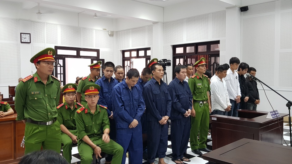 Đâm chết thanh niên đưa bạn đi cấp cứu, 14 người lĩnh án - 1 Đâm chết thanh niên đưa bạn đi cấp cứu, 14 người lĩnh án - 1