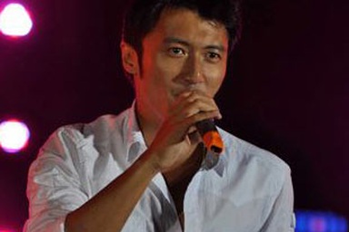 Tạ Đình Phong lên cơn hen, phải nhập viện