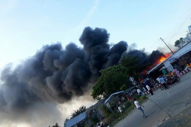 “Bà hỏa” thiêu rụi 8 nhà dân