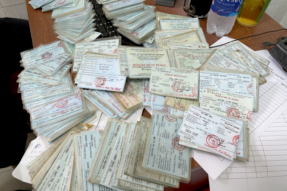 Nam thanh niên lập sàn mua bán giấy tờ tùy thân trên Facebook - 2 Nam thanh niên lập sàn mua bán giấy tờ tùy thân trên Facebook - 2