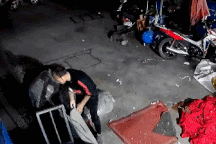 Khoảnh khắc tai nghe không dây bất ngờ phát nổ trên tai người dùng