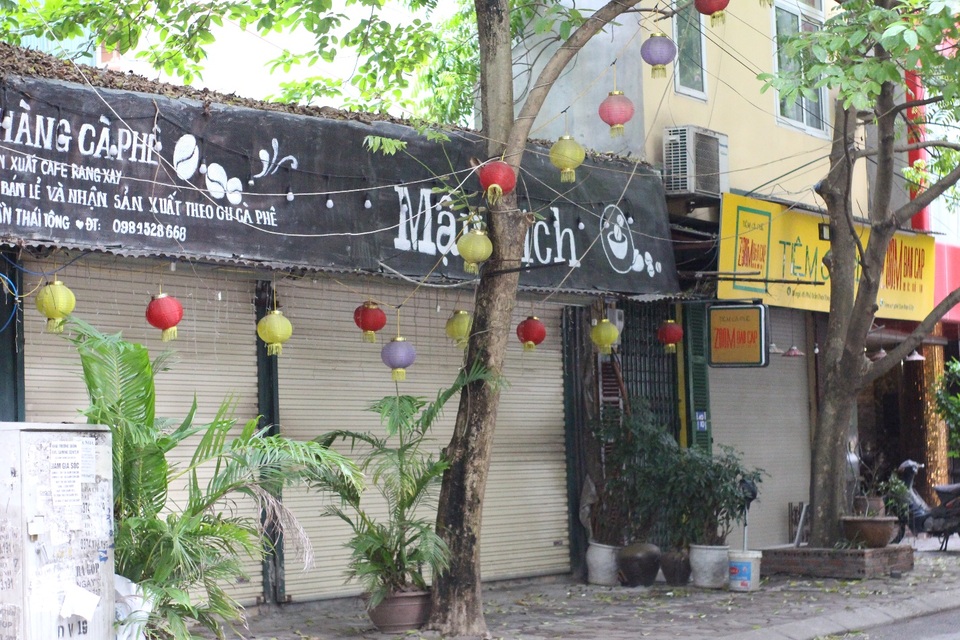 Quán cà phê đặt biển chỉ bán mang về, đóng cửa phòng dịch Covid-19 - 3 Quán cà phê đặt biển chỉ bán mang về, đóng cửa phòng dịch Covid-19 - 3