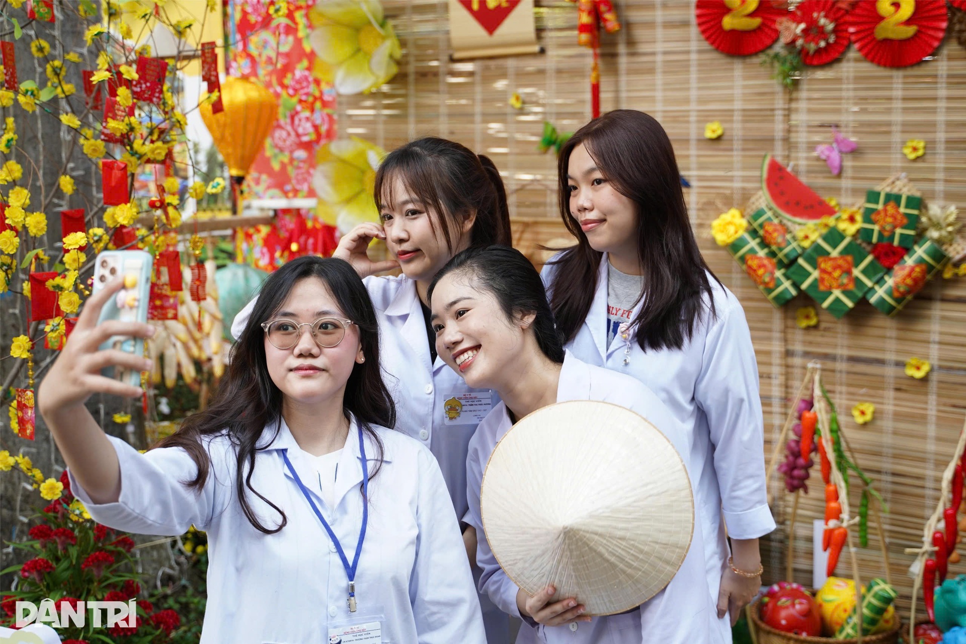 Xuân đã về ở Bệnh viện Chợ Rẫy - 11 Xuân đã về ở Bệnh viện Chợ Rẫy - 11