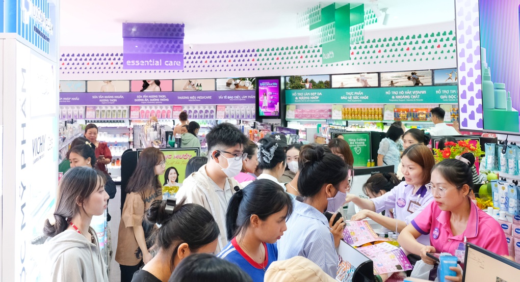 Thương hiệu MEDiCARE ra mắt cửa hàng bán lẻ thế hệ mới - 2 Thương hiệu MEDiCARE ra mắt cửa hàng bán lẻ thế hệ mới - 2
