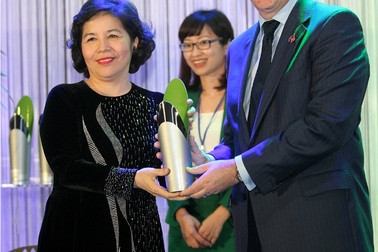 Thủ tướng New Zealand trao giải thưởng New Zealand-ASEAN cho bà Mai Kiều Liên