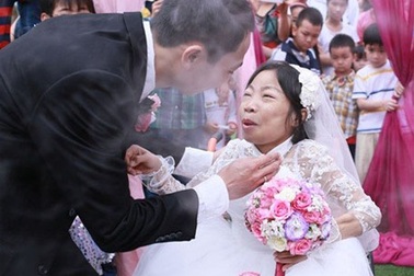 Cô gái suy thận trong “đám cưới cổ tích” qua đời