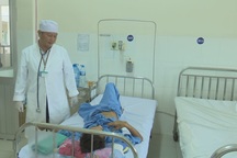 Suýt mất mạng vì ngậm tăm xỉa răng đi ngủ