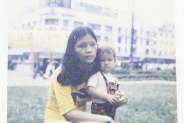 Cuộc sống của nữ tổng đài viên 43 năm ân hận vì gửi con đi Mỹ